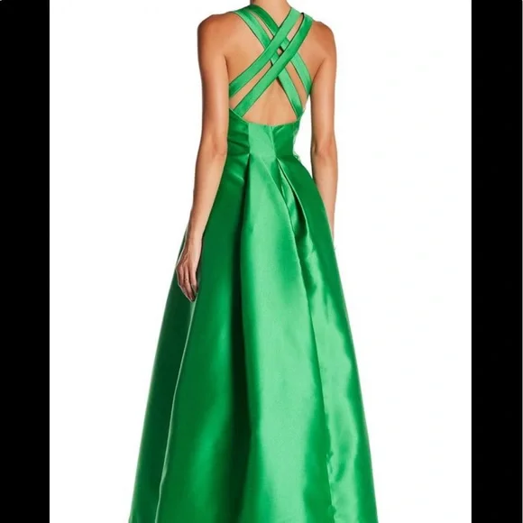carmen marc valvo green dress Carmen Marc Valvo